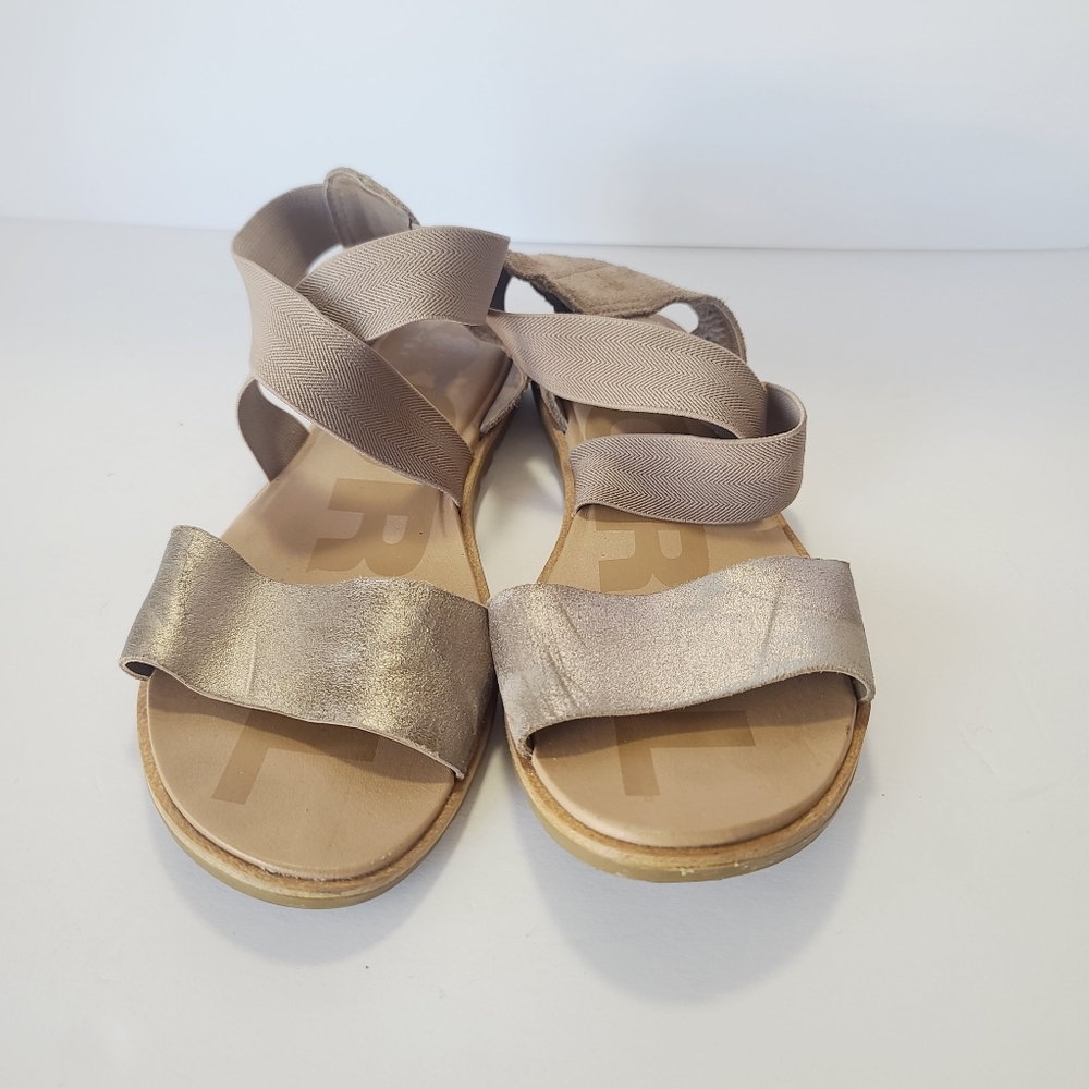 Sorel Tan and Gold Sandal Size 8.5 - Picture 1 of 5